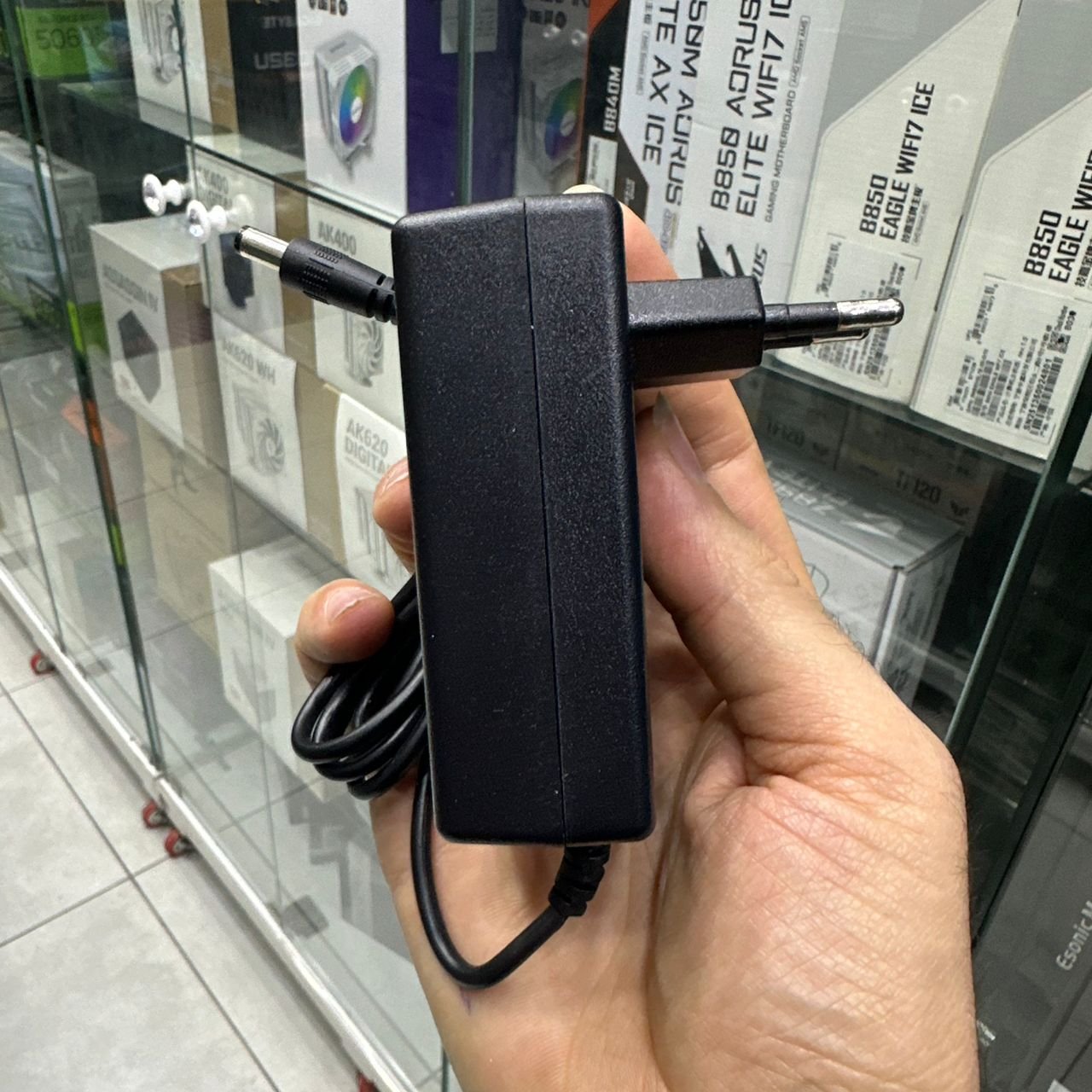 CHARGEUR ADAPTER ORIGINAL PEEKTON 12V 2A MULTI USAGES